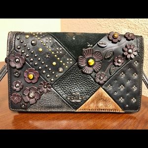Coach Crsbdy Clutch w/ Tea Rose & Rivets Blk/Slvr